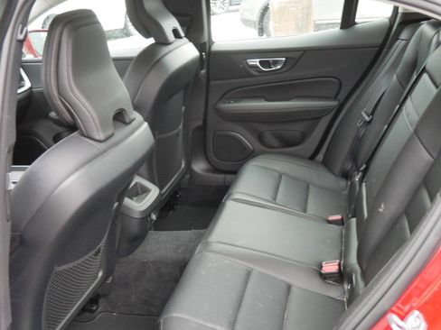 Used 2019 Volvo S60 T5 Momentum image 10