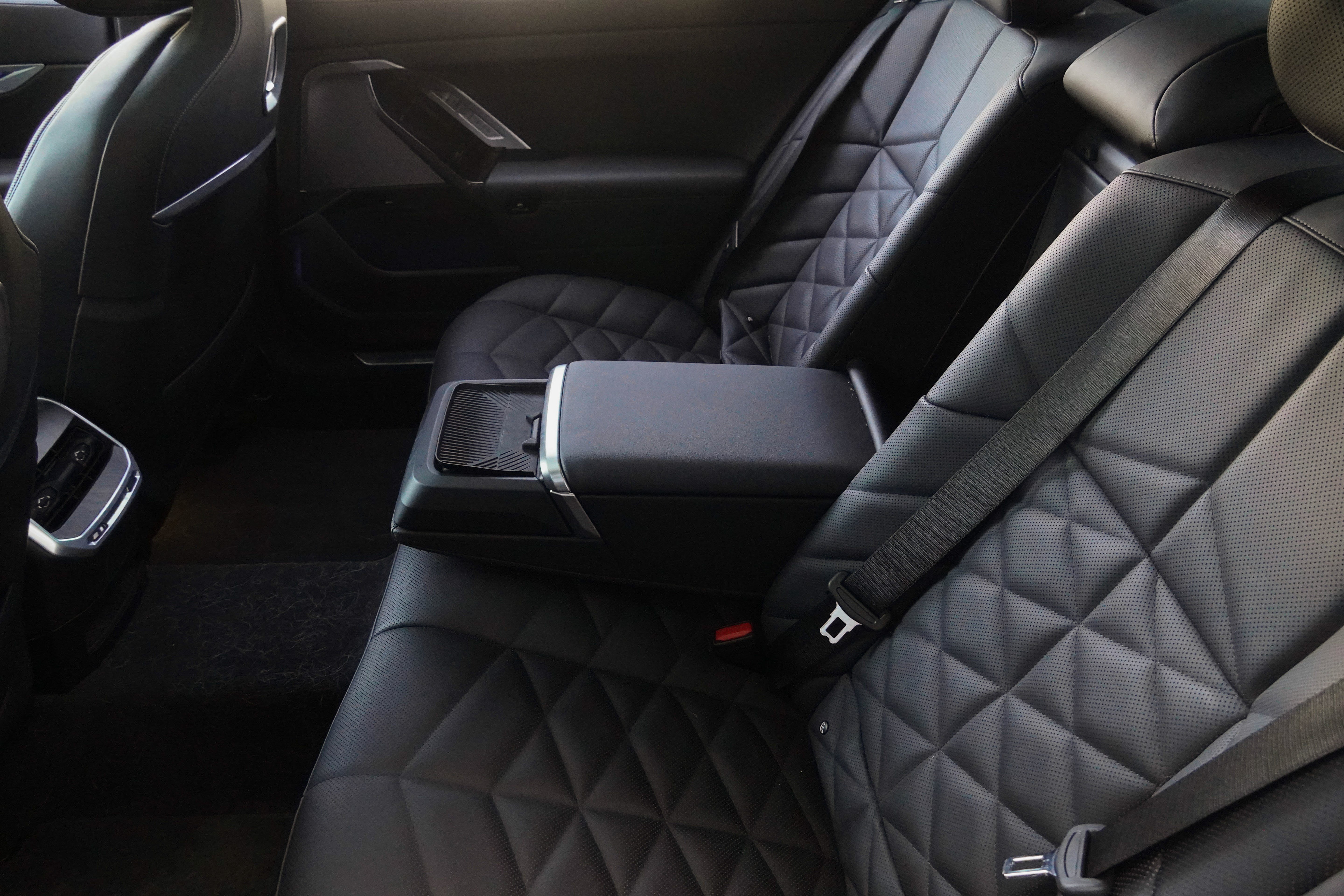 Certified 2023 BMW 740i w/ Parking Assistance Package RWD image 34