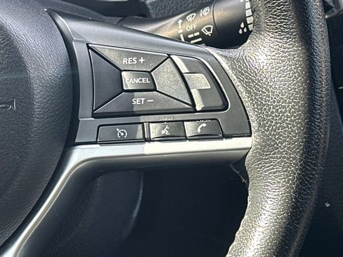 Used 2020 Nissan Rogue SV image 23