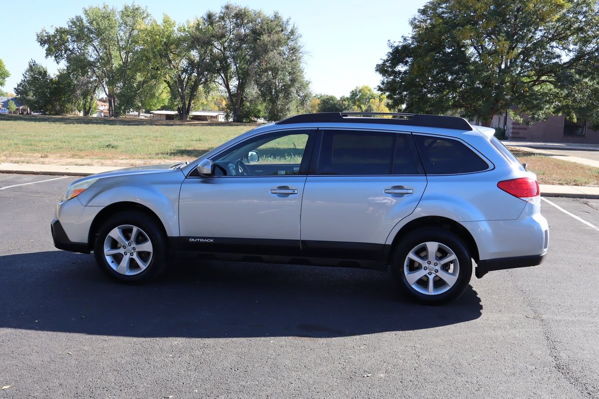 Used 2013 Subaru Outback 2.5i Premium AWD/4WD image 9