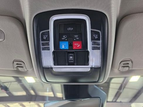 Used 2025 RAM 1500 Laramie AWD/4WD image 32