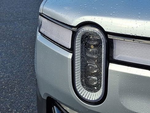 Used 2024 Rivian R1S Adventure image 9