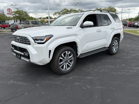 Used 2025 Toyota 4Runner Limited AWD/4WD image 5