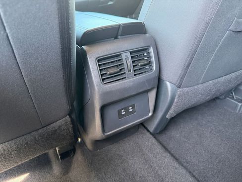 Used 2025 Nissan Rogue SV FWD image 24