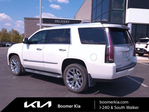 Used 2016 Cadillac Escalade Luxury AWD/4WD image 3
