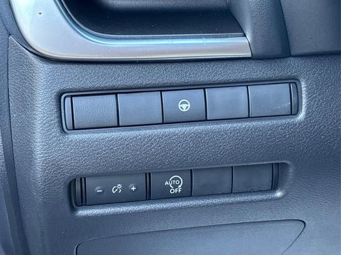 Used 2023 Nissan Rogue SV image 32