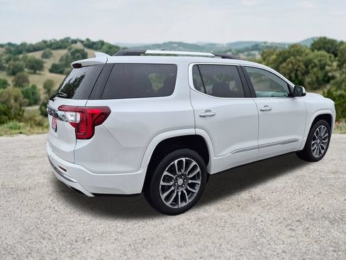 Used 2022 GMC Acadia Denali w/ Denali Ultimate Package FWD image 10