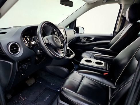 Used 2019 Mercedes-Benz Metris Passenger image 11