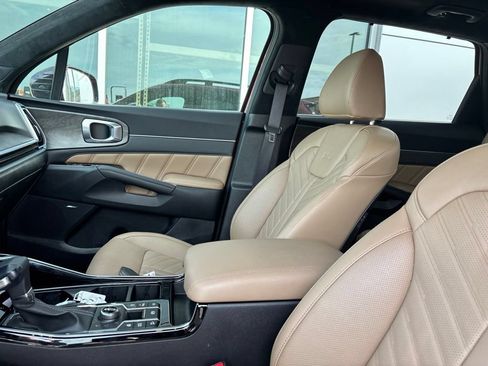 Certified 2025 Kia Sorento SX Prestige w/ Olive Brown Leather Package AWD/4WD image 6