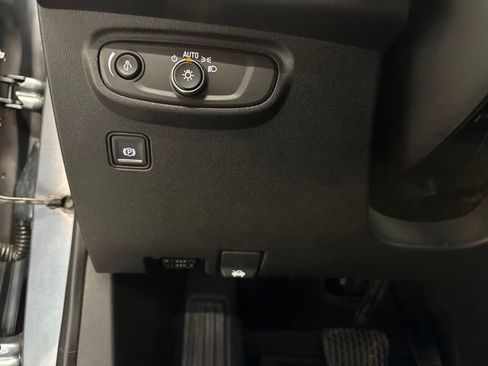Used 2019 GMC Terrain SLE w/ Driver Convenience Package AWD/4WD image 28