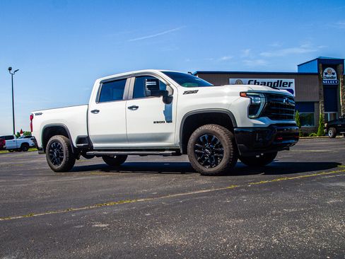 Used 2026 Chevrolet Silverado 2500 LT w/ Trail Boss Package AWD/4WD image 9
