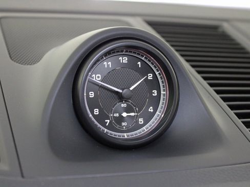 Used 2025 Porsche Macan image 27