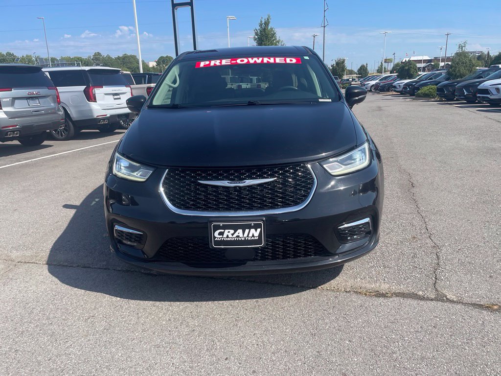 Used 2024 Chrysler Pacifica Touring-L FWD image 2