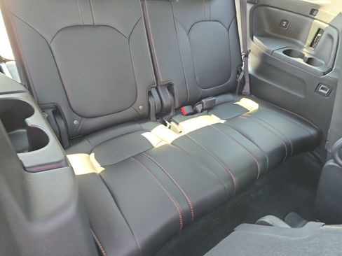 Used 2025 Honda Pilot TrailSport image 12
