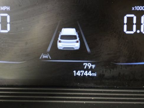 Used 2025 Hyundai Venue SEL FWD image 34