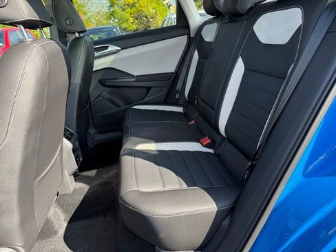 Certified 2025 Volkswagen Taos SEL image 25