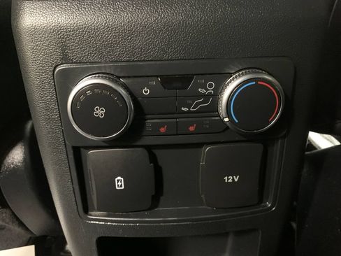Used 2020 Ford Explorer XLT w/ Equipment Group 202A AWD/4WD image 21