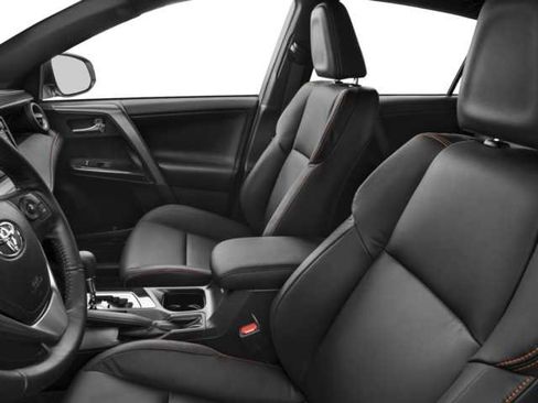 Used 2017 Toyota RAV4 SE w/ Advanced Technology Package image 6