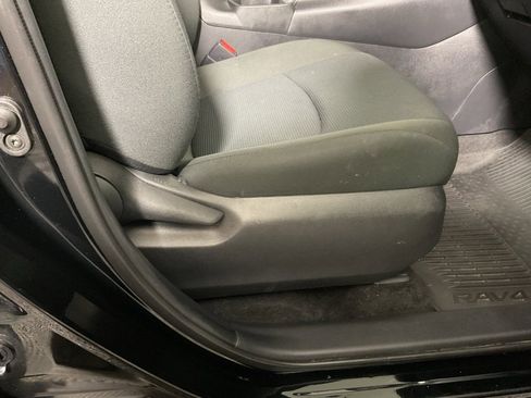 Used 2021 Toyota RAV4 LE image 35