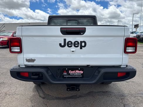 Used 2024 Jeep Gladiator Sport AWD/4WD image 5