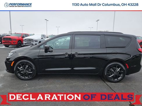 New 2026 Chrysler Pacifica Select image 4