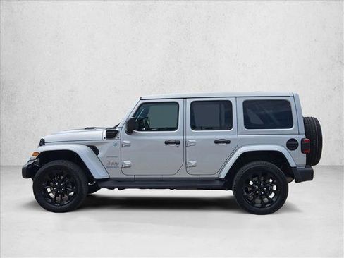 Used 2023 Jeep Wrangler Unlimited Sahara w/ Cold Weather Group AWD/4WD image 8