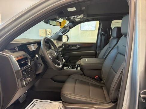Used 2026 GMC Yukon XL Denali w/ Sun & Power Step Package image 17