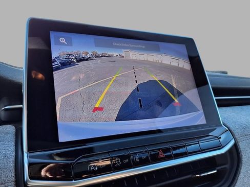 Used 2024 Jeep Compass Latitude image 6