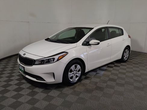 Used 2017 Kia Forte LX FWD image 2