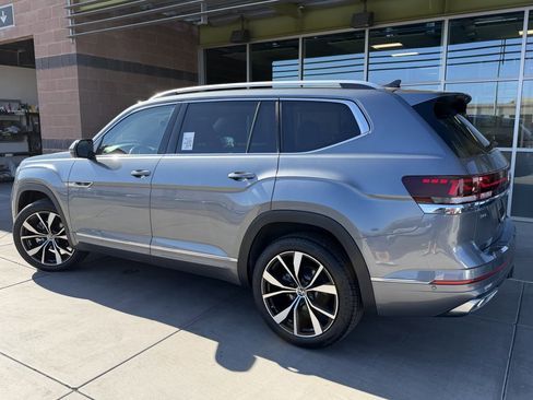 Used 2024 Volkswagen Atlas SEL Premium R-Line image 5