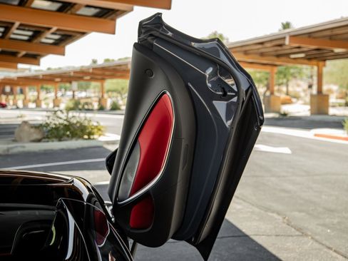 Used 2025 McLaren Artura Spider image 19