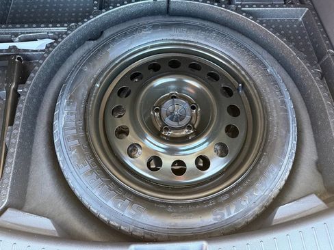Used 2017 Ford Escape SE w/ Equipment Group 201A FWD image 18