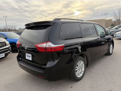Used 2017 Toyota Sienna XLE w/ XLE Navigation Package image 5