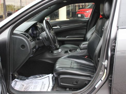 Used 2017 Chrysler 300 S RWD image 15