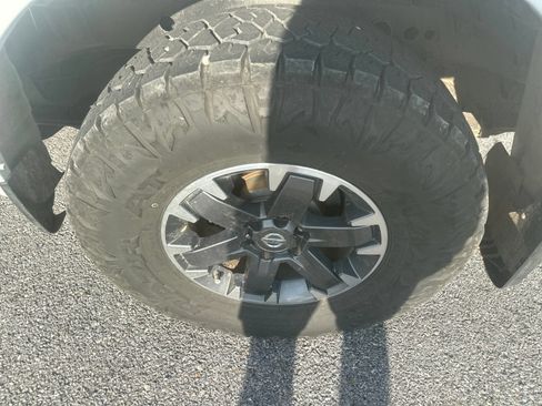 Used 2018 Nissan Frontier PRO-4X AWD/4WD image 9