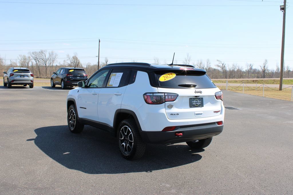 Used 2025 Jeep Compass Trailhawk AWD/4WD image 7