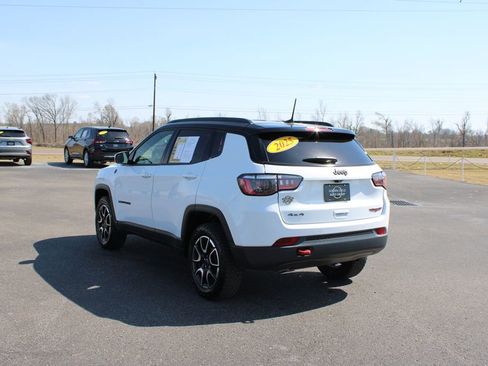 Used 2025 Jeep Compass Trailhawk AWD/4WD image 7