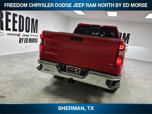 Used 2025 Chevrolet Silverado 1500 LT w/ Convenience Package II AWD/4WD image 5