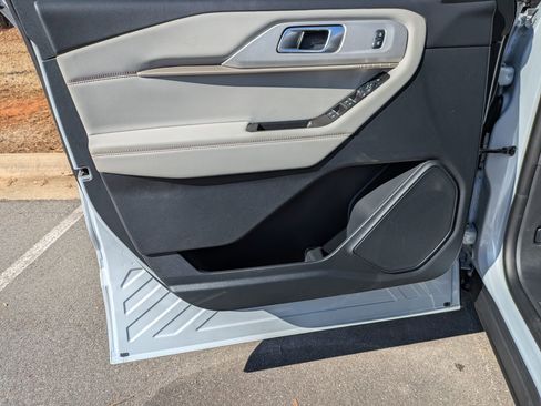 New 2026 Ford Explorer Active w/ Active Comfort Package image 9