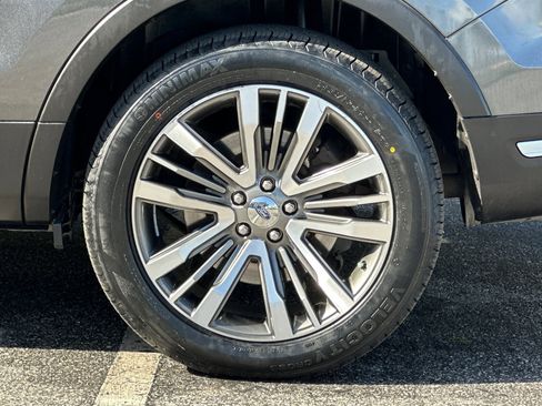 Used 2018 Ford Explorer Platinum image 29