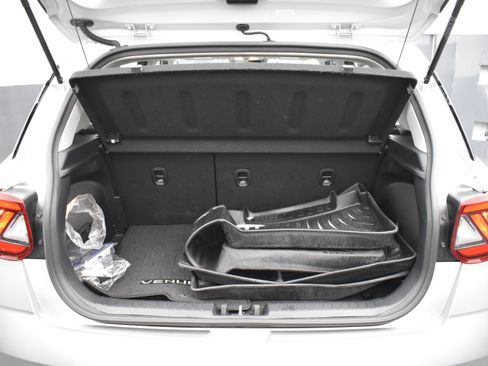 Used 2023 Hyundai Venue SEL image 16