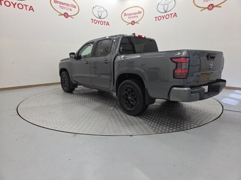 Used 2024 Nissan Frontier SV image 6