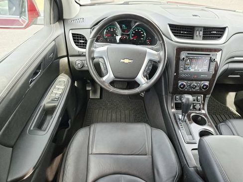 Used 2017 Chevrolet Traverse LT FWD image 8