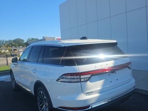 Used 2025 Lincoln Aviator AWD w/ Equipment Group 101A image 2