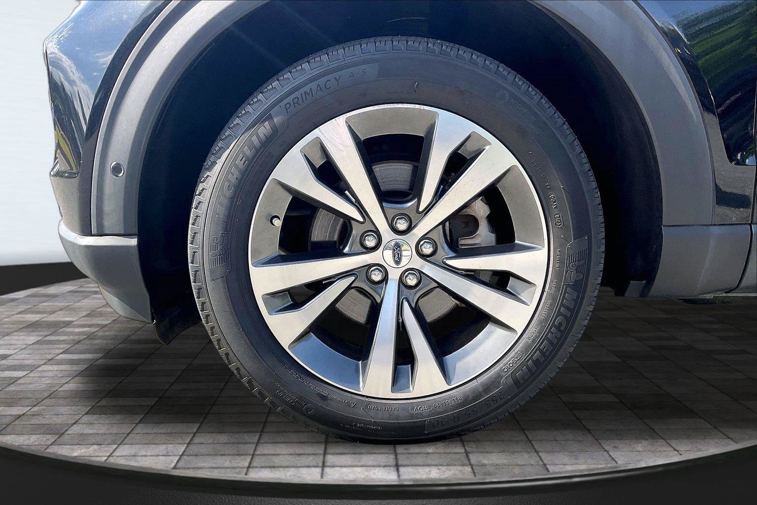 Used 2020 Ford Explorer Platinum w/ Premium Technology Package AWD/4WD image 9