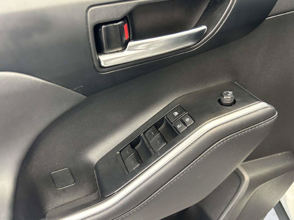 Used 2022 Toyota Highlander XLE FWD image 18