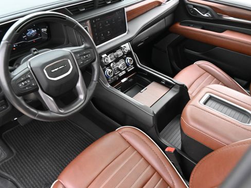 Used 2023 GMC Yukon Denali Ultimate image 12