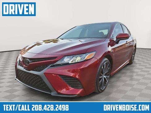 Used 2018 Toyota Camry SE FWD image 1