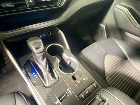 Used 2022 Toyota Highlander XSE image 26