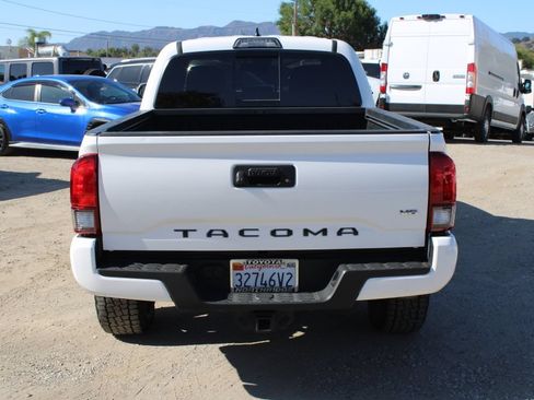 Used 2019 Toyota Tacoma TRD Sport AWD/4WD image 5